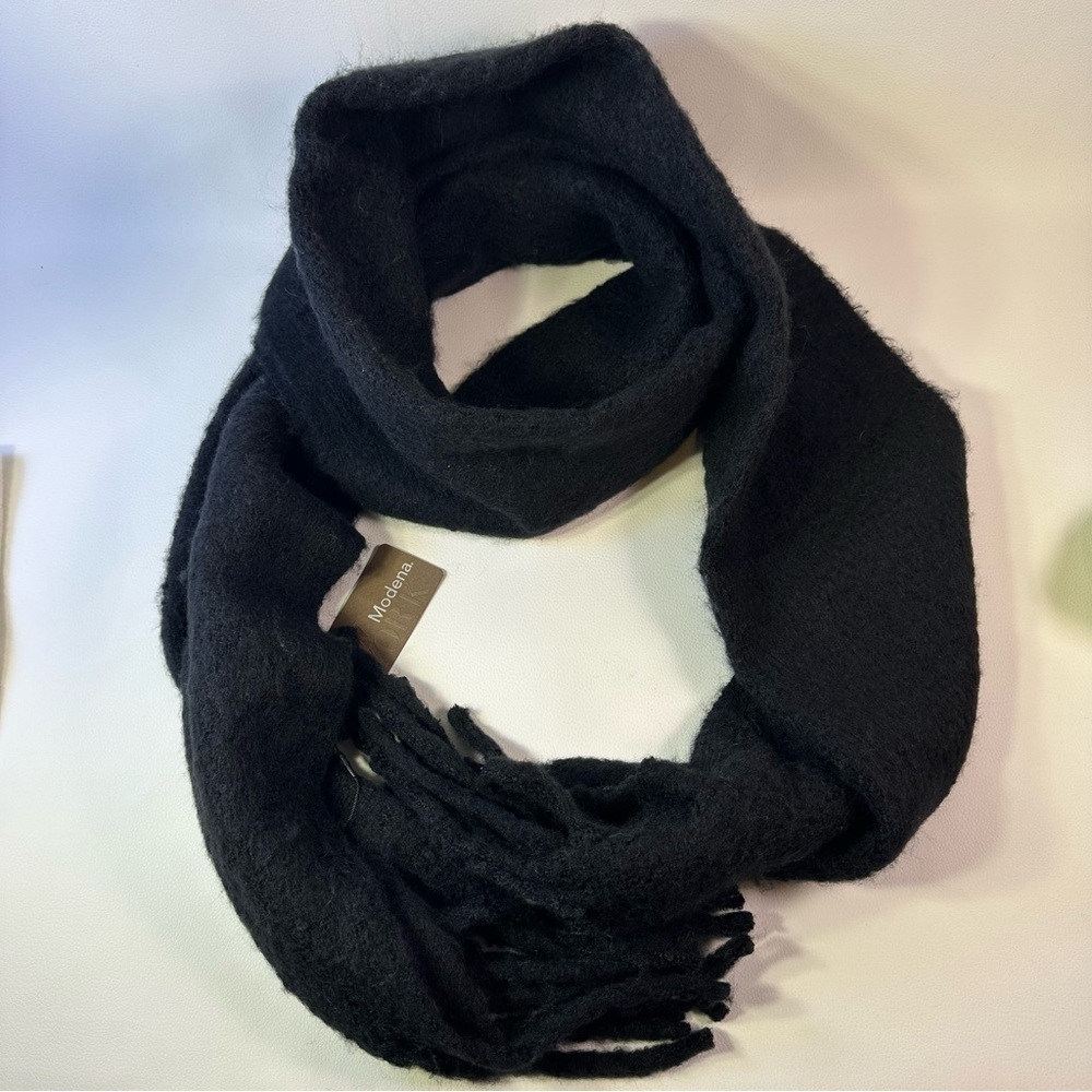 4/$25**NEW Women’s Modena NY Chunky Black Scarf